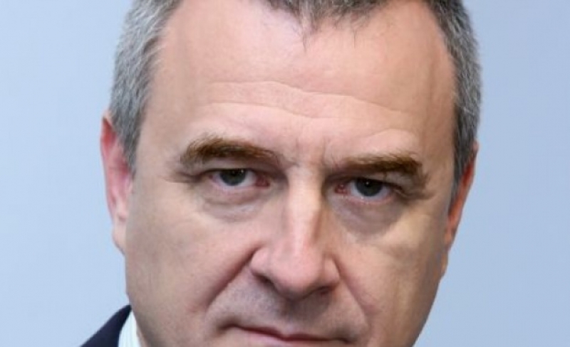 Един човек не трябва да контролира подслушването