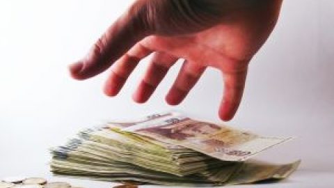 Депутатът от ГЕРБ Аврамов искал и взел "дар" от 50 бона
