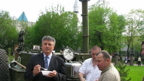С войнишка каша и фронтова дажба водка