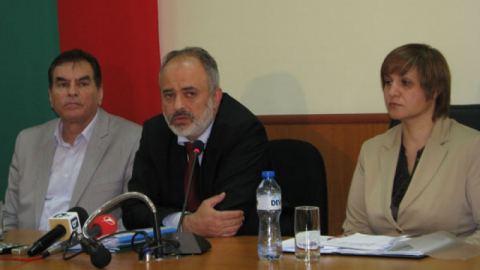 Валентин Захариев разиграва цялата държава
