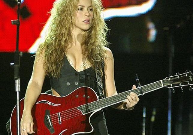 Shakira performs a Metallica song
 – 2024-04-04 11:40:13