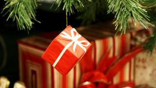 Коледа, звезда, подарък