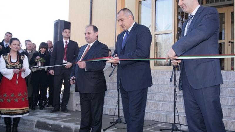 Borisov cut another ribbon – at the Plovdiv fair
 –