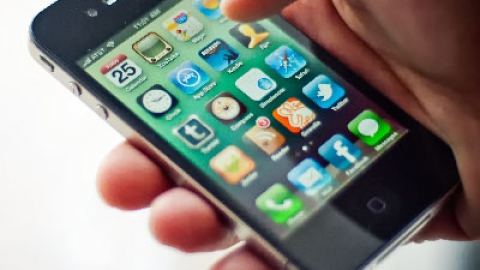 iPhone ни помага да не седим много