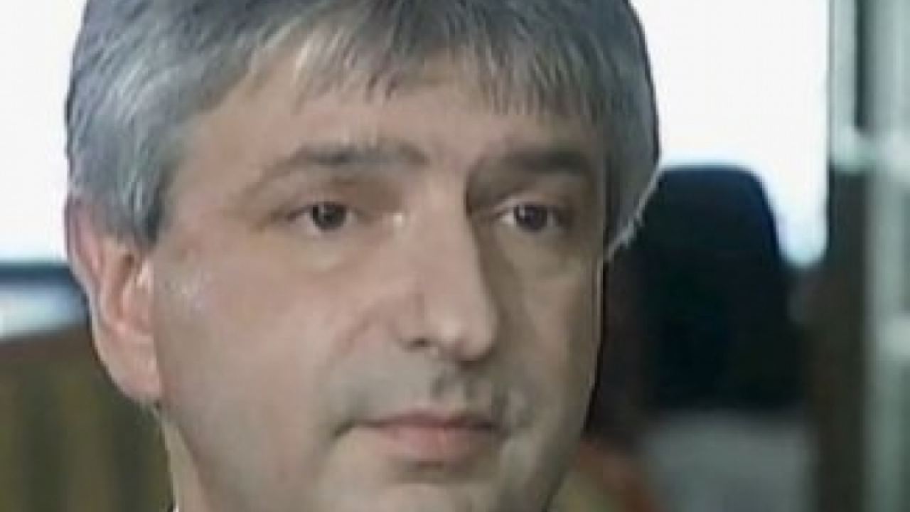 Лъчезар Иванов се крие в парламентарните тоалетни