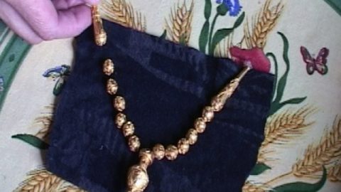 Апаши отмъкнаха половин килограм злато