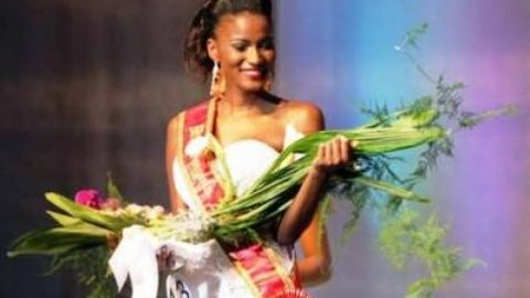 Анголка стана Мис Вселена 2011