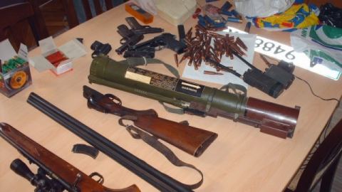 Антимафиоти иззеха оръжия и боеприпаси от бургазлия