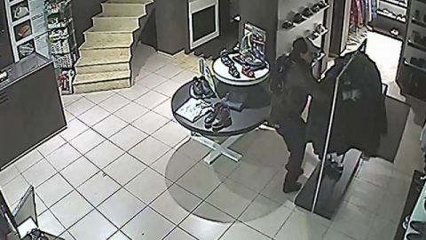Столичното Четвърто районно управление на полицията издирва крадец