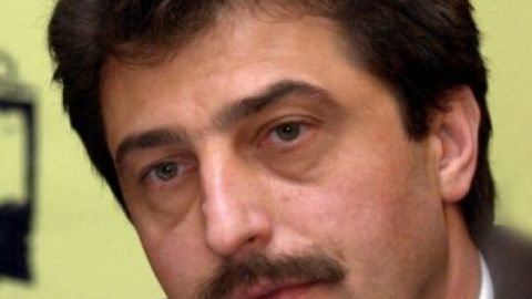 В полза на банкера Цветан Василев ГЕРБ променят закон /за всеки банкер - закон/