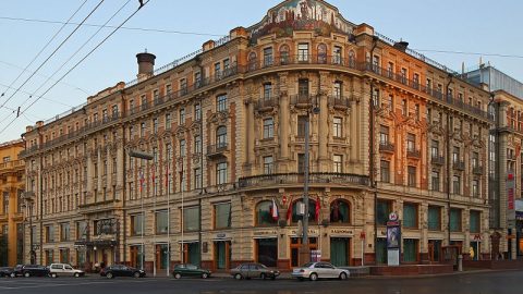 Продадоха емблематичния хотел "Национал"