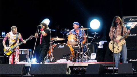 Red Hot Chili Peppers ще пеят за Роман Абрамович в новогодишната нощ