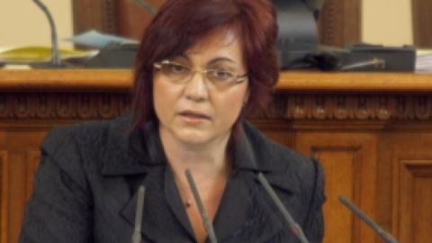 Корнелия Нинова: Найденов вдигна цената на дървата