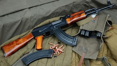 Иран: САЩ изпраща хиляди оръжия в Сирия