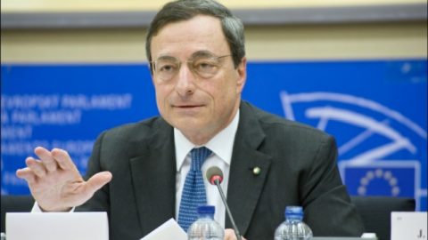 Драги: Дълговата криза ще продължи да тежи на еврозоната