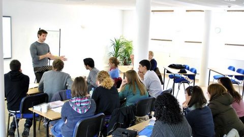 Учители от България ще преподават в училища от ЕС
