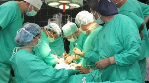 Яростна война за пациенти започват болниците