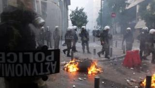 Атина, подпалени сгради, протести