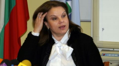 Нешева спази обещанието си - дари бонусите си
