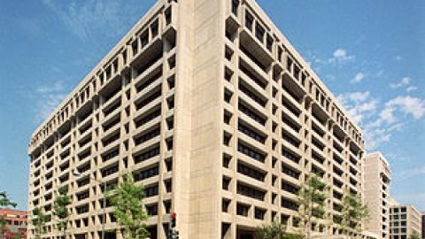 Следващите шест месеца ще бъдат изключително критични