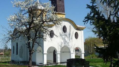 Пребиха свещеник на връх Великден