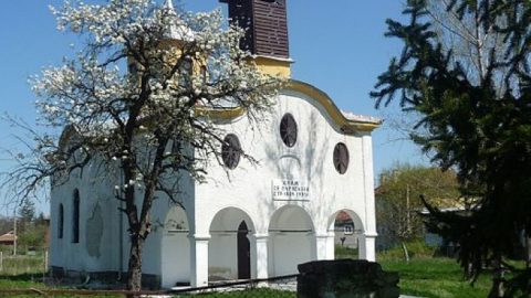 Пребиха свещеник на връх Великден
