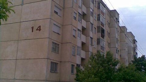 2-годишно момиченце оживя, след падане от 7-ия етаж
