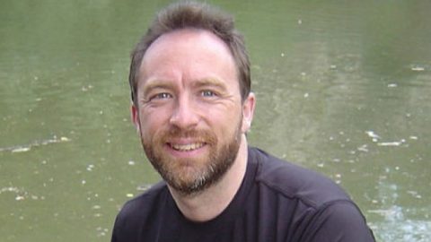 Създателят на Wikipedia стана съветник на британското правителство