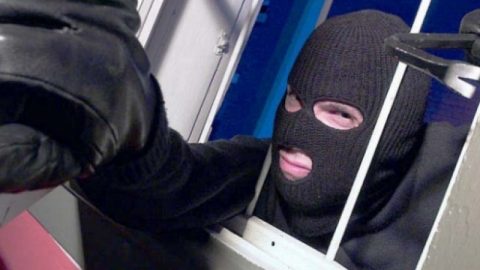Бандити удариха инкасо автомобил край Ловеч