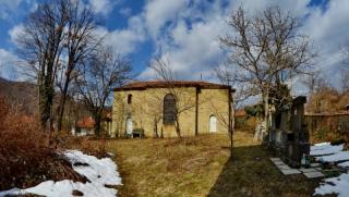 Дарители, спасяват, вековна, църква