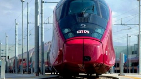 Влак с дизайн на Ferrari