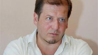 Михаил Екимджиев, събличане, студентка, полицаи, незаконно