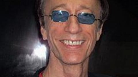Вокалът на Bee Gees Робин Гиб е починал в неделя