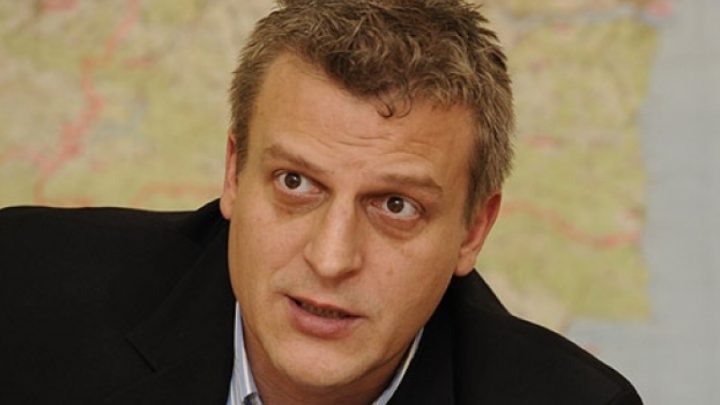 Премиерът да озапти хората на Цветанов, за да има честни избори