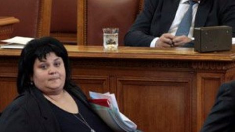 Искра Фидосова е разследвана за корупция