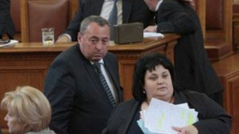 Гласуват спорния закон за предучилищното образование