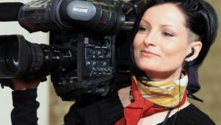 Медии, политически, икономически натиск