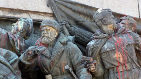 Отново изцапаха паметника на Съветската армия
