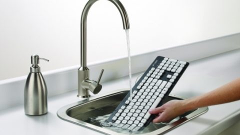 Logitech пусна на пазара клавиатурата, която може да се мие
