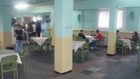 Цената на ученическите купони за хранене скача