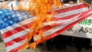 Протестиращи, София, запалиха, американското знаме