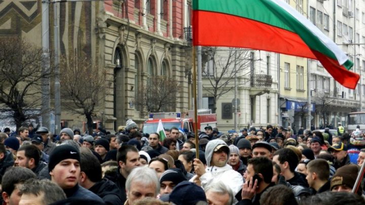 Светът за протестите в България