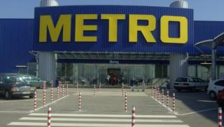 Съоснователят, Метро, самоубийство
