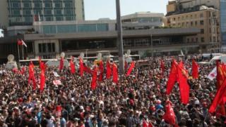 протестиращи, централния площад, Таксим, Турция, Истанбул