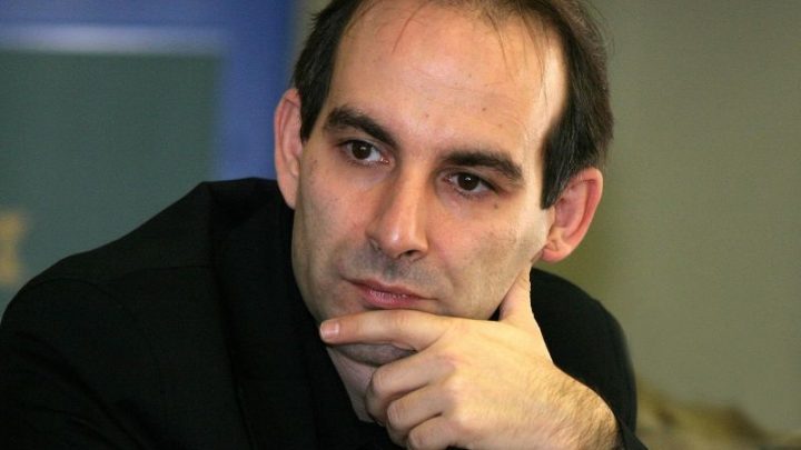 Когато някой политик няма какво да каже, почва да товори за Велико народно събрание и нова конституция