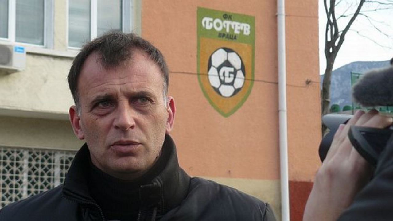 Старши треньорът на "Левски" Антони Здравков се извини за играта