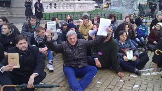 Парламент, преподаватели, седящ протест