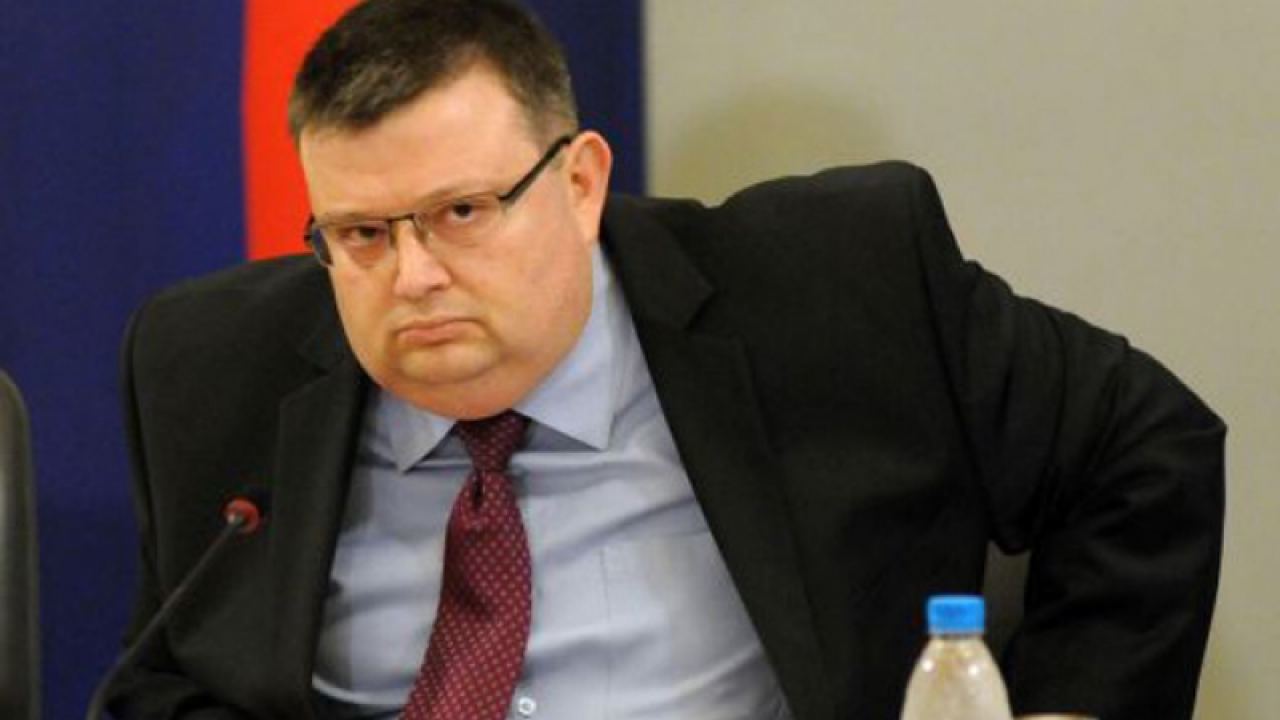 Не ви ли омръзна на вас самите цялата тази сага с Пеевски и Василев?