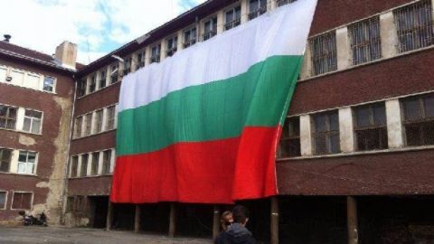 Разпали се война в Класическата гимназия!