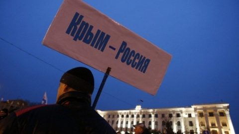 В 15 часа избирателната активност в Крим е 64%